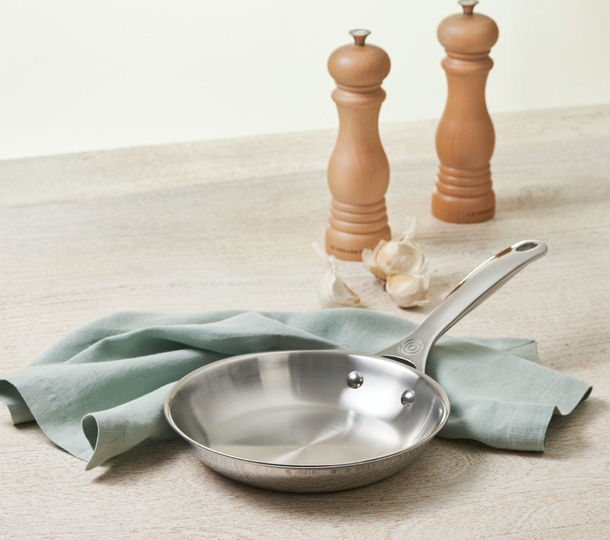 Le Creuset Signature Fry Pan 8 – i Leoni