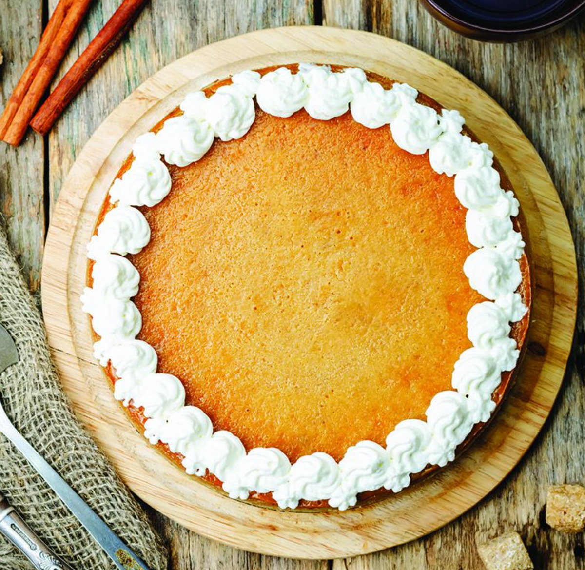 Nordic Ware High Dome Covered Pie Pan – i Leoni - Main Image