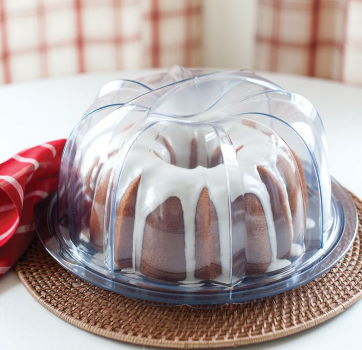 New Nordic Ware Twist-to-Lock Deluxe Bundt Cake Keeper Plastic