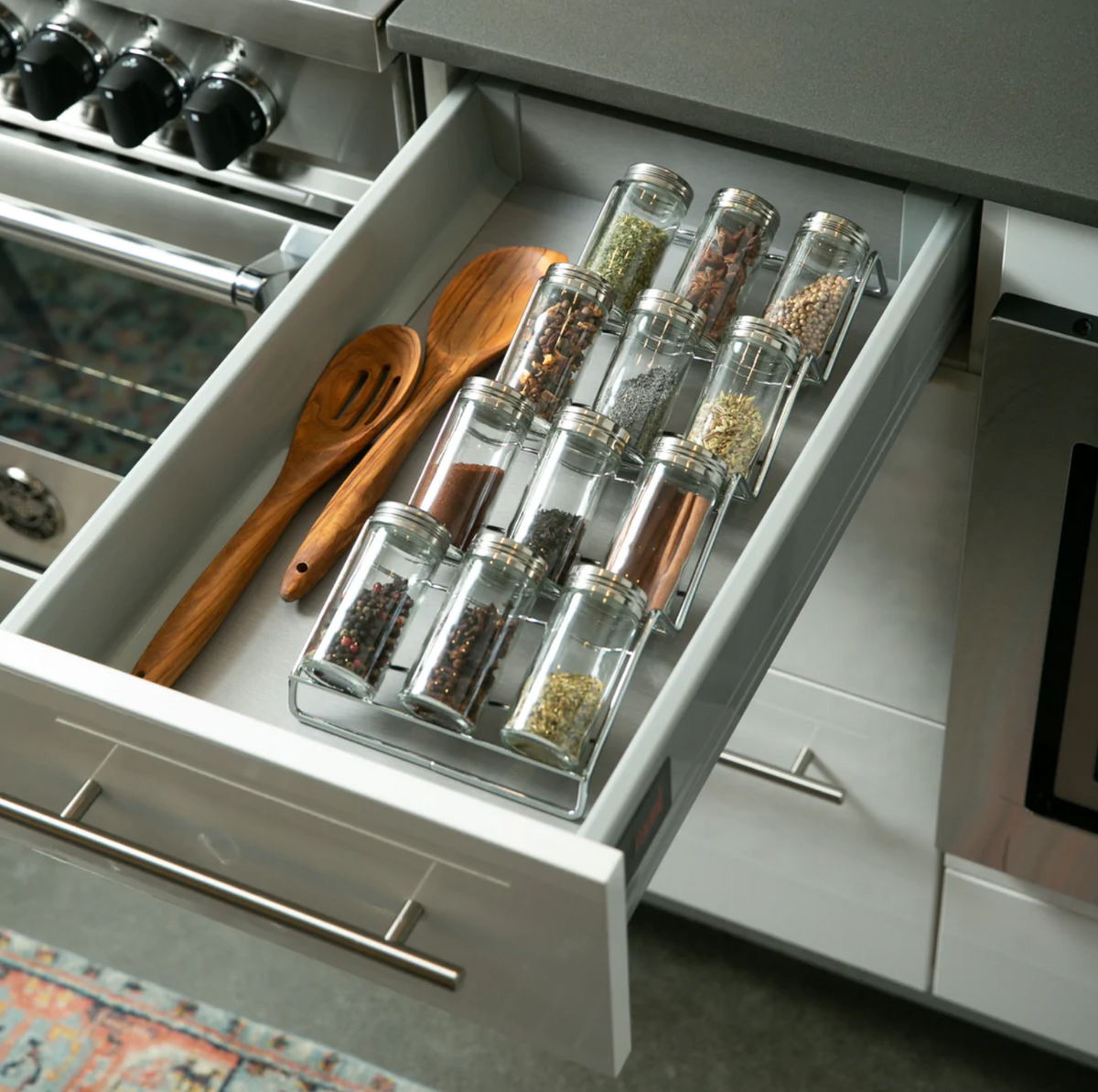 IN-DRAWER SPICE RACK W 12 JARS + LABELS – i Leoni