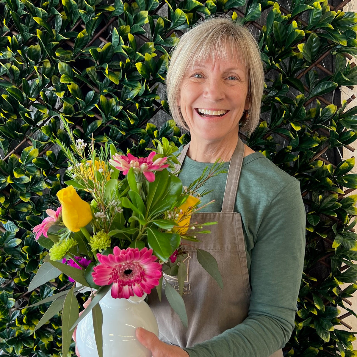 Mother's Day Flower Arranging with Paula i Leoni