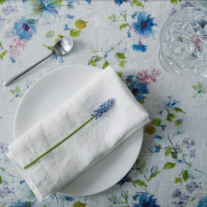 Linen Tales White Flowers Linen Tablecloth, 55x118"