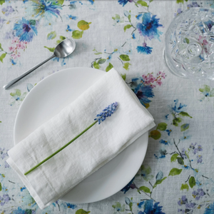 Linen Tales White Flowers Linen Tablecloth, 55x98"