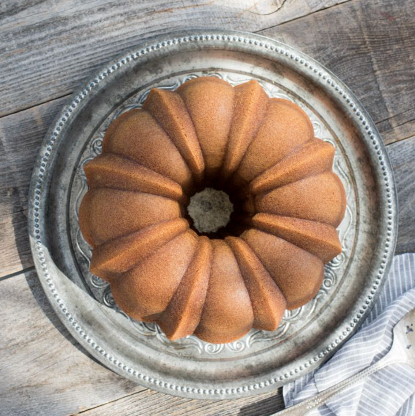 Nordic Ware 13 Cup Anniversary Bundt Pan – i Leoni